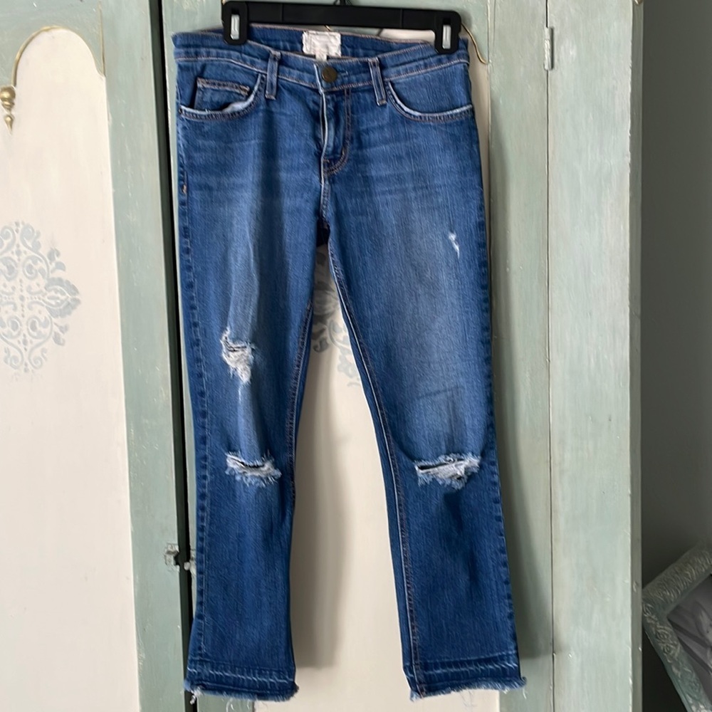 Super cute current/Elliott distressed jeans size 26